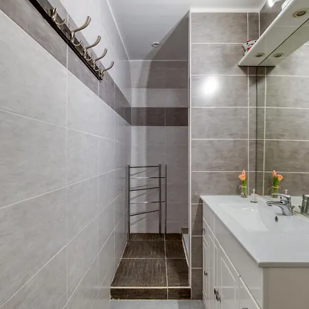 Prázdninový dům Avec Piscine 8 A 14 Pers.
